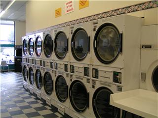 Laundromat w Drop Off Laundromat w Drop Off