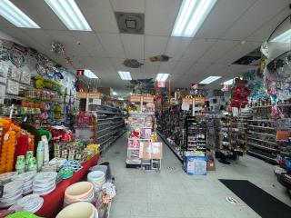 Discount store